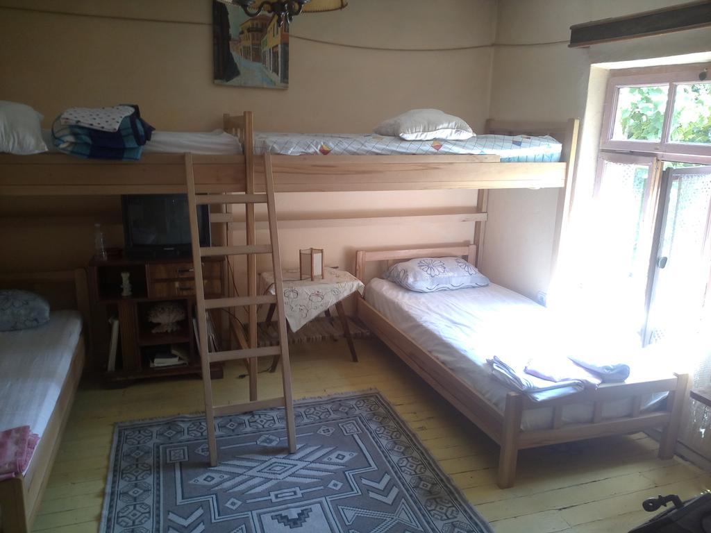 At Home Hostel คอร์เชอ ภายนอก รูปภาพ