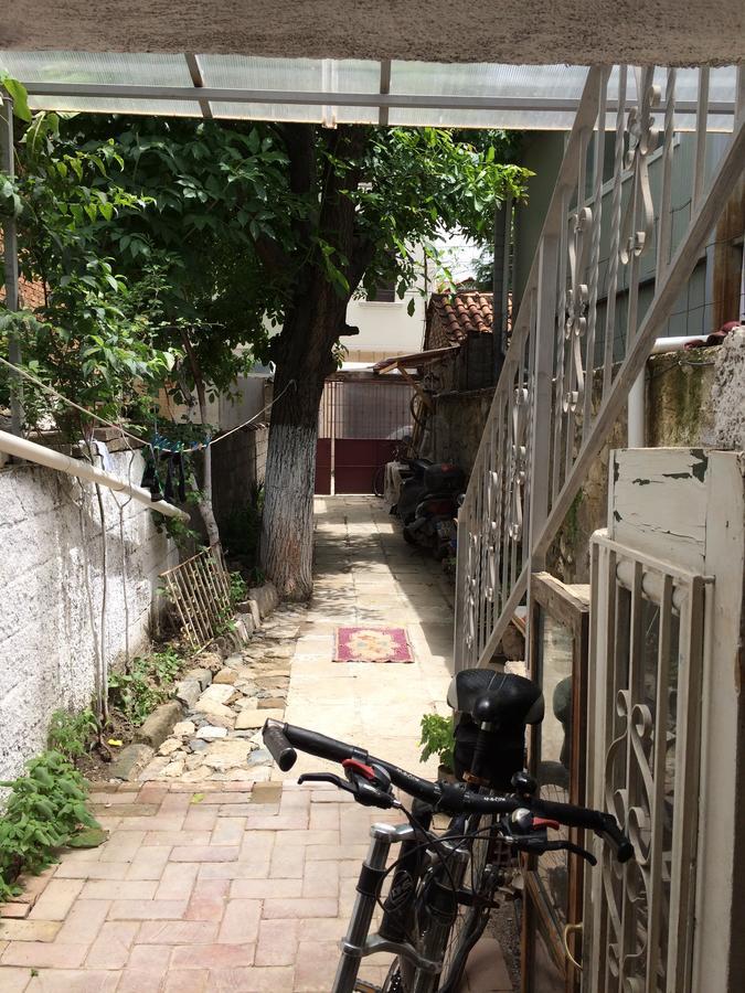 At Home Hostel คอร์เชอ ภายนอก รูปภาพ
