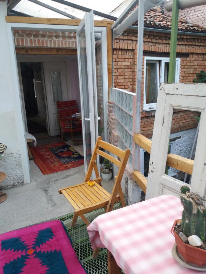 At Home Hostel คอร์เชอ ภายนอก รูปภาพ
